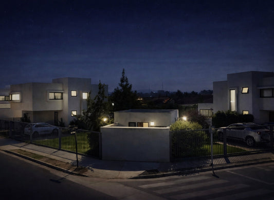 Iluminación solar exterior: riesgos reales y cómo solucionarlos