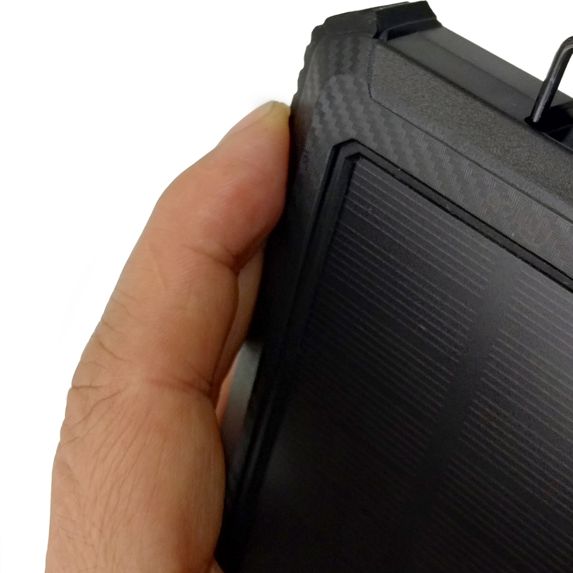 Detalle del panel solar del power bank Mlab diseñado para carga eficiente con luz solar