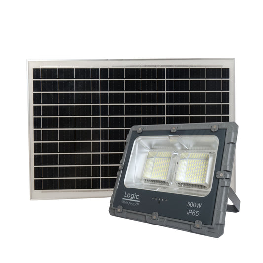 Proyector Solar LED Alta Potencia 500W Luz Fría IP65 con panel solar monocristalino externo, diseñado para iluminar estacionamientos, canchas, galpones, parcelas, accesos y grandes espacios exteriores sin conexión a la red eléctrica.
