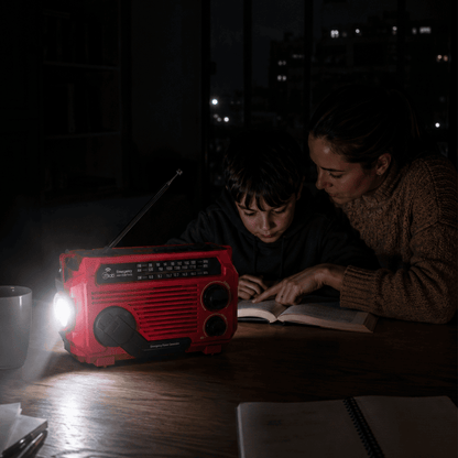Radio de emergencia Felibox recargable con linterna, USB y AM/FM, esencial para apagones y catástrofes.